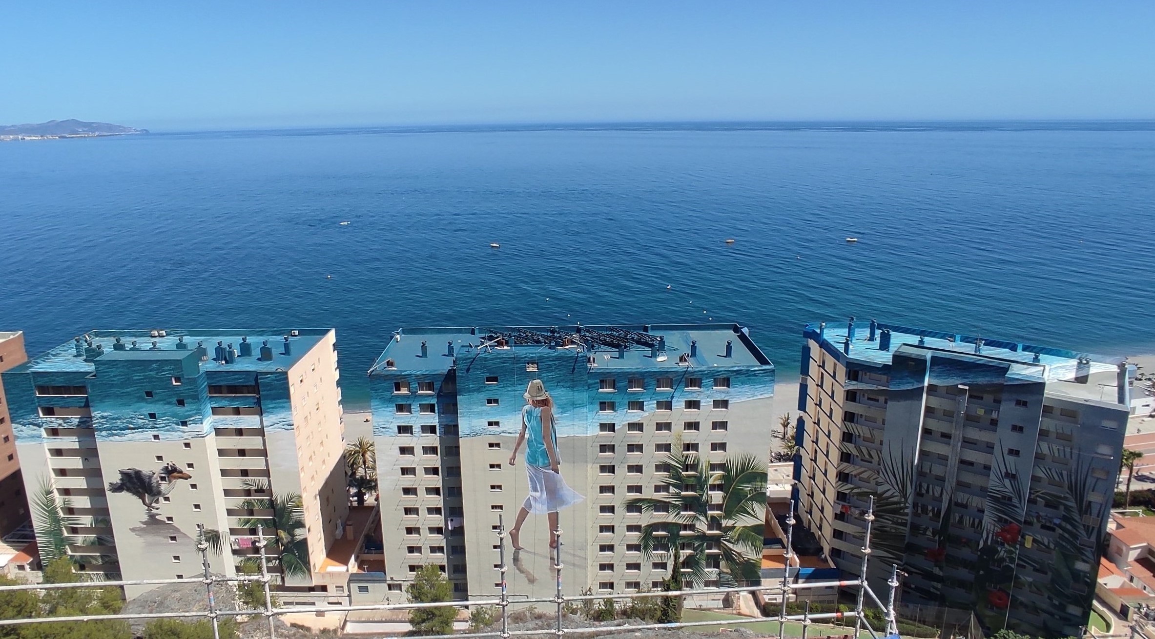 Finaliza en tiempo récord 'Les Rivages' de Almuñécar, el mural vertical más grande de Europa